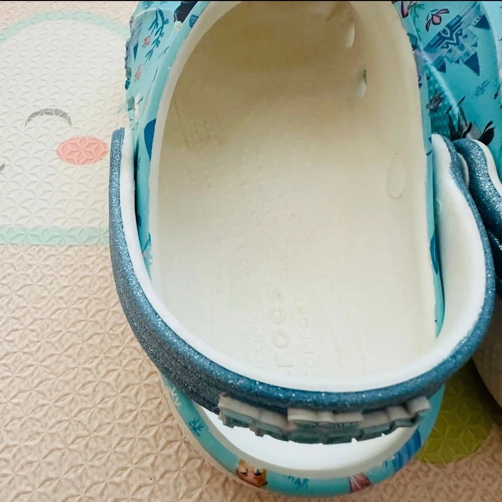 CROCS Kids Light Blue Character Splash Clogs